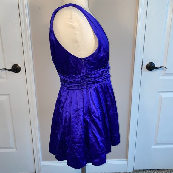 - Beautiful DKNY peplum silk top 12 EUC - Picture 3 of 5